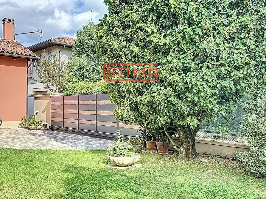 Immagine 4 di Villa in vendita  a Treviso