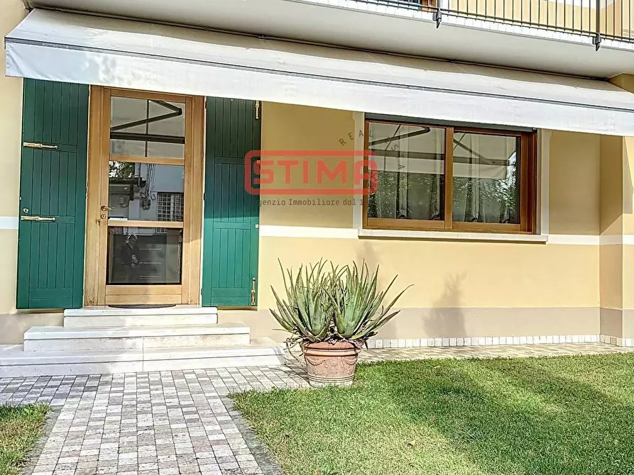 Immagine 9 di Villa in vendita  a Treviso