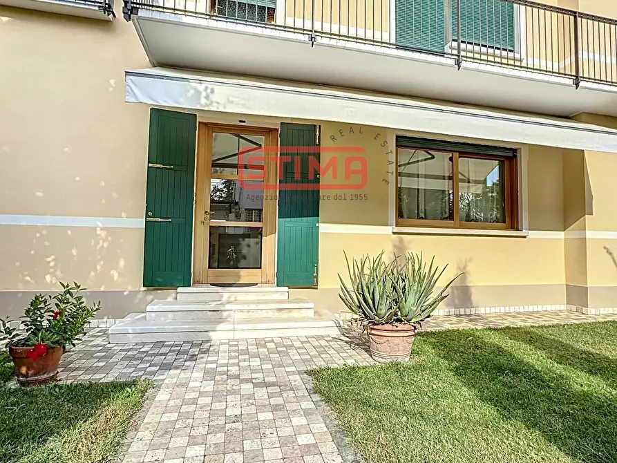Immagine 10 di Villa in vendita  a Treviso