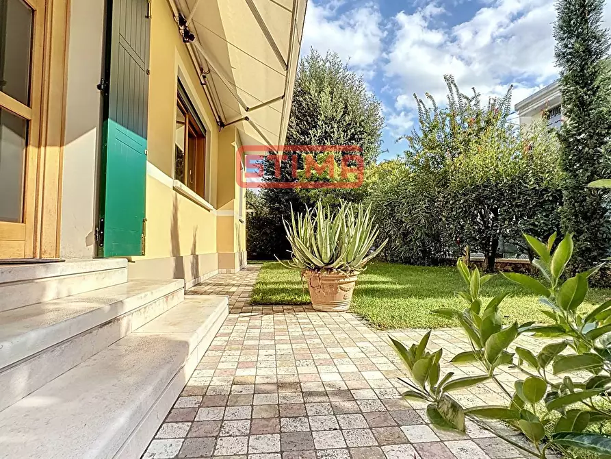 Immagine 8 di Villa in vendita  a Treviso