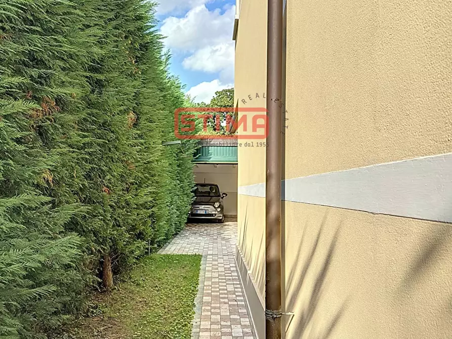 Immagine 13 di Villa in vendita  a Treviso