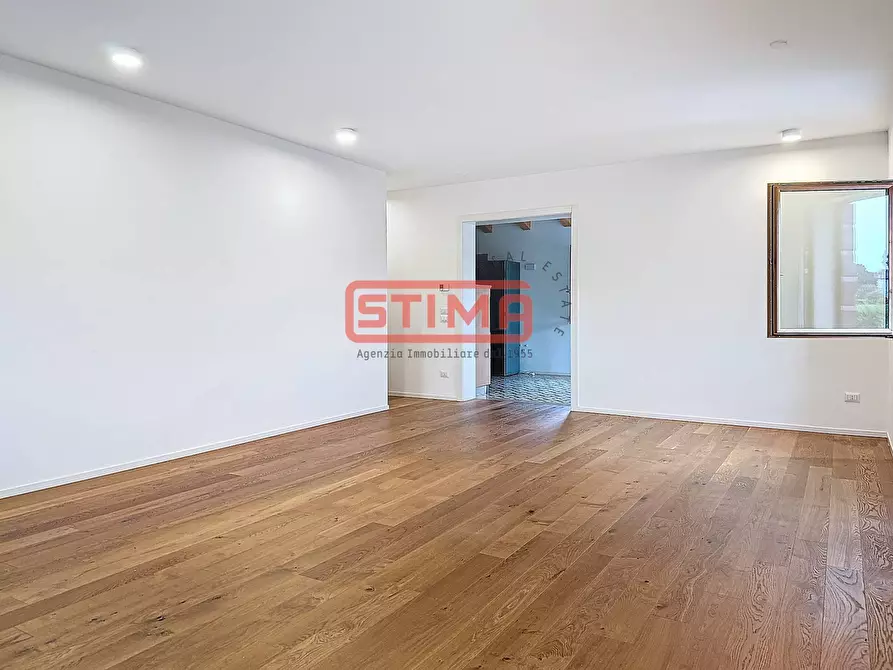 Immagine 14 di Villa in affitto  a Silea