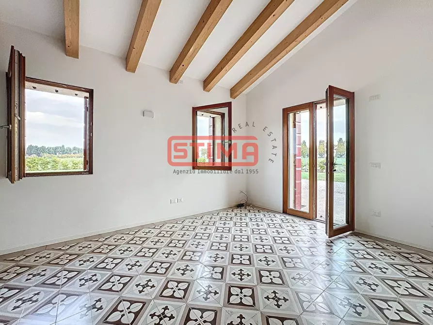 Immagine 18 di Villa in affitto  a Silea