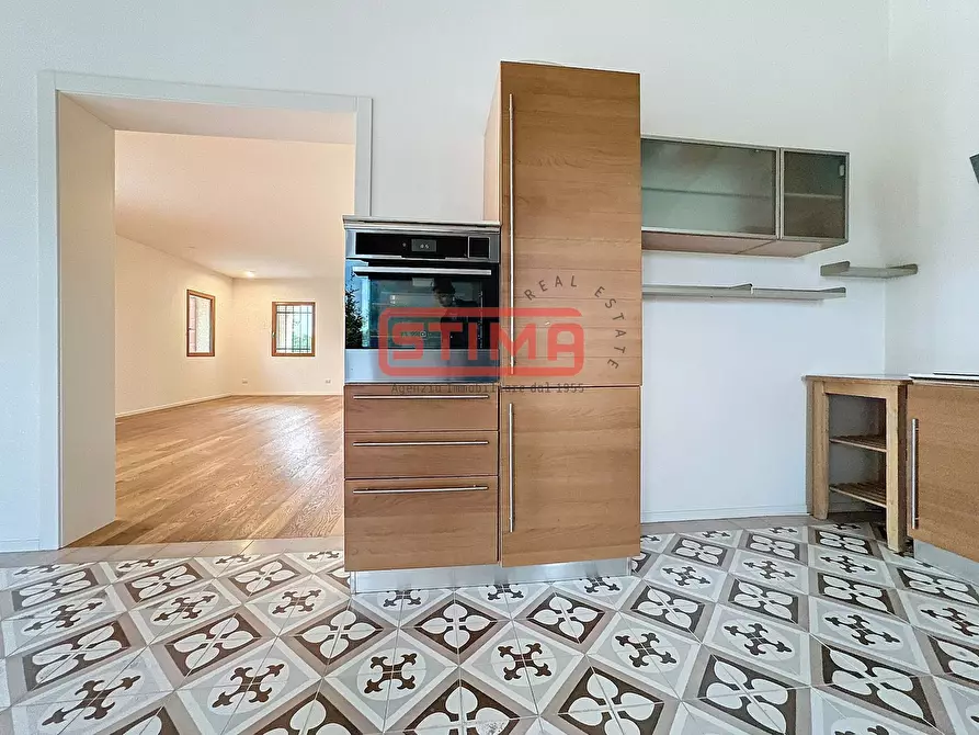 Immagine 22 di Villa in affitto  a Silea