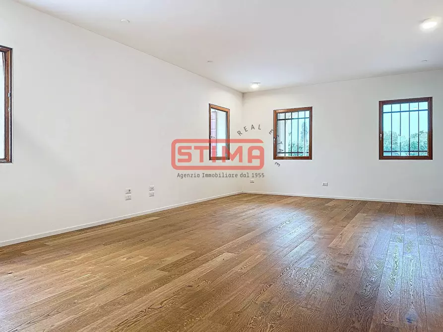Immagine 16 di Villa in affitto  a Silea