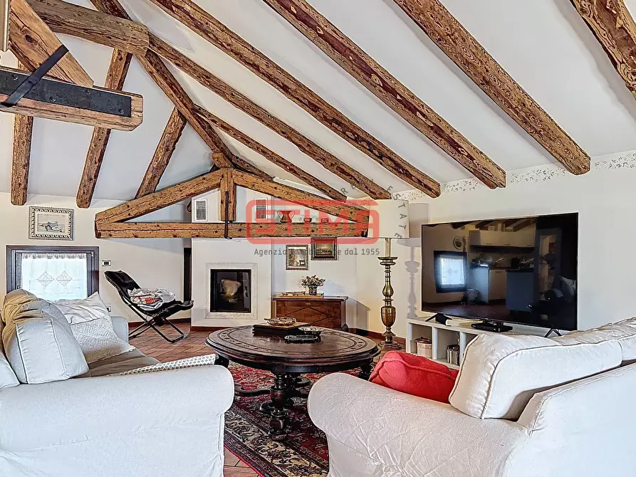 Immagine 32 di Rustico / casale in vendita  a Paese