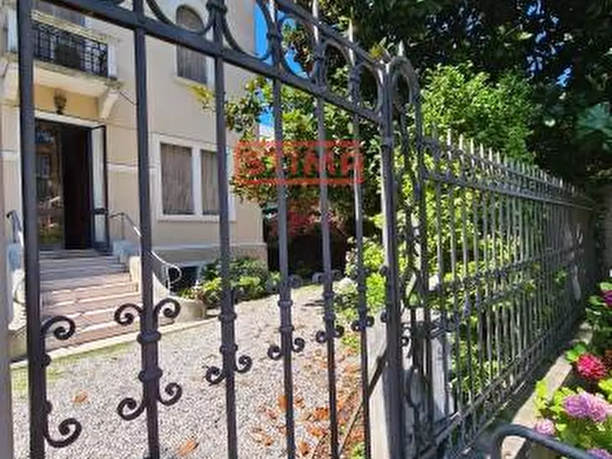 Immagine 26 di Villa in vendita  a Treviso