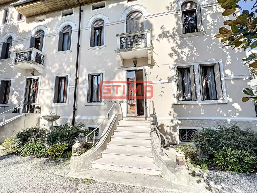 Immagine 1 di Villa in vendita  a Treviso