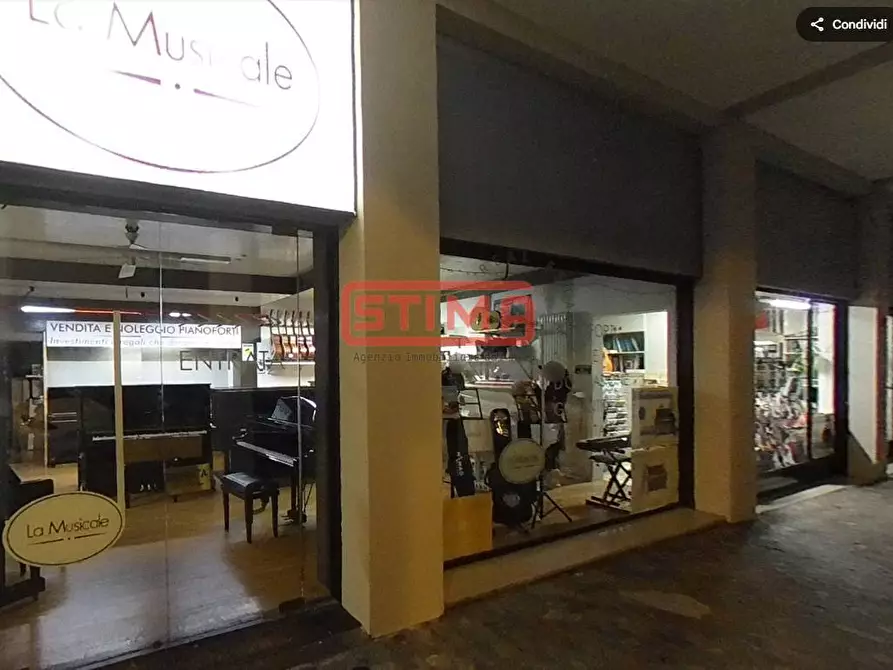 Immagine 2 di Negozio in vendita  in via toniolo a Treviso