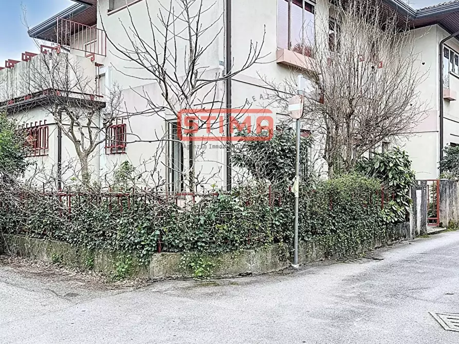 Immagine 1 di Villa in vendita  a Treviso
