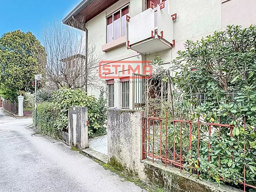 Immagine 4 di Villa in vendita  a Treviso