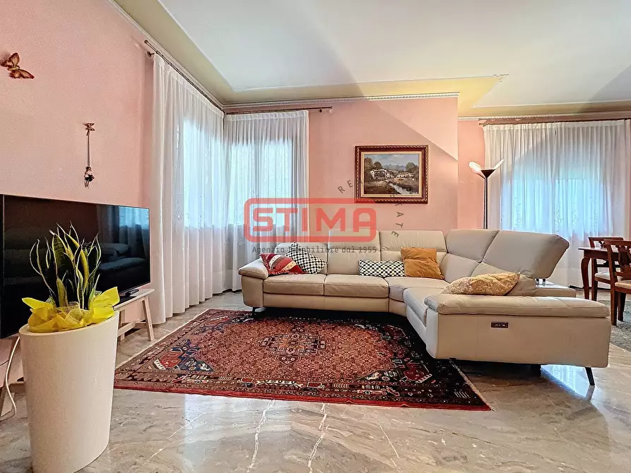 Immagine 9 di Villa in vendita  a Treviso