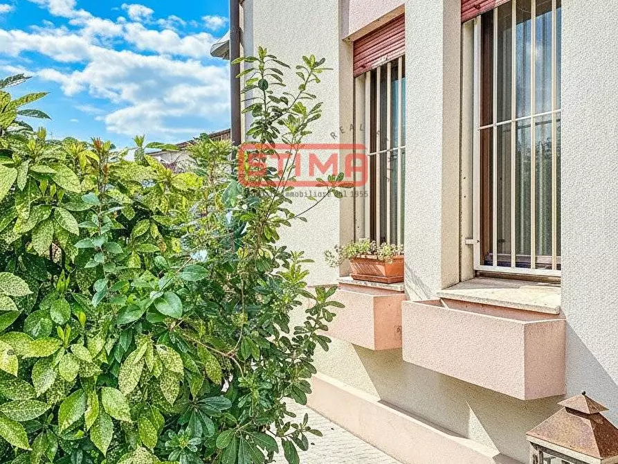 Immagine 7 di Villa in vendita  a Treviso