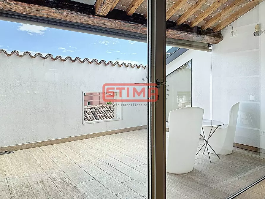 Immagine 2 di Palazzo in vendita  a Treviso