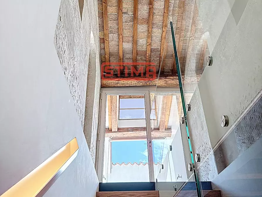 Immagine 10 di Palazzo in vendita  a Treviso