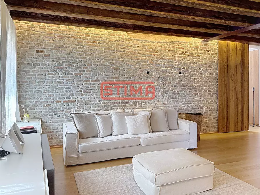 Immagine 21 di Palazzo in vendita  a Treviso