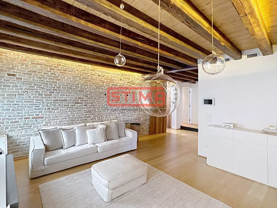 Immagine 22 di Palazzo in vendita  a Treviso