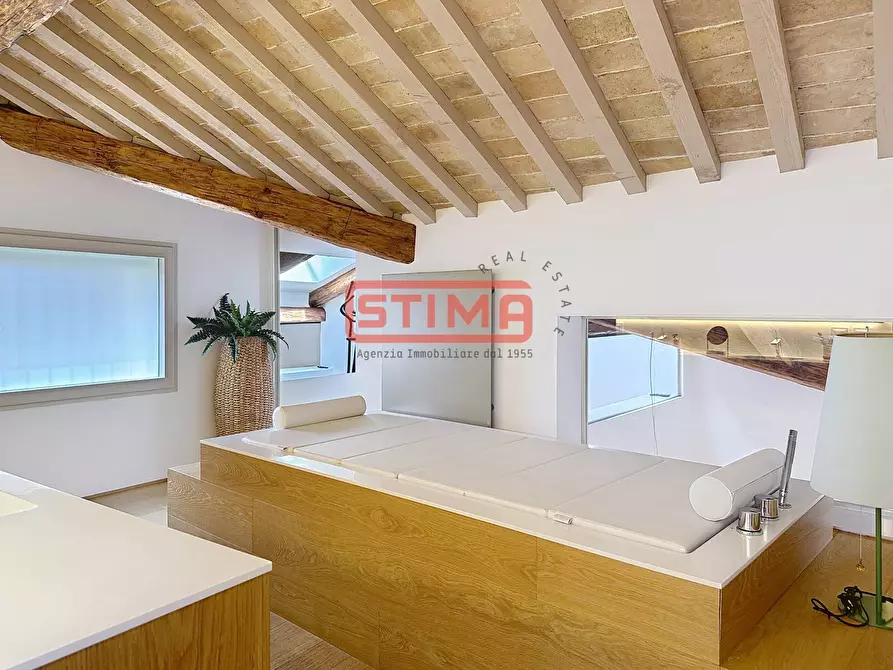 Immagine 36 di Palazzo in vendita  a Treviso