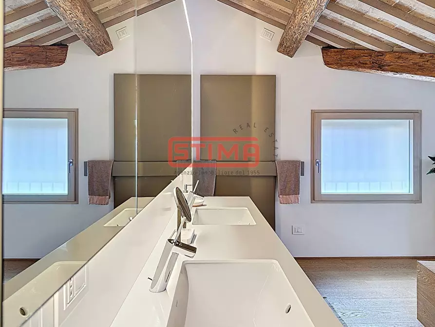 Immagine 37 di Palazzo in vendita  a Treviso