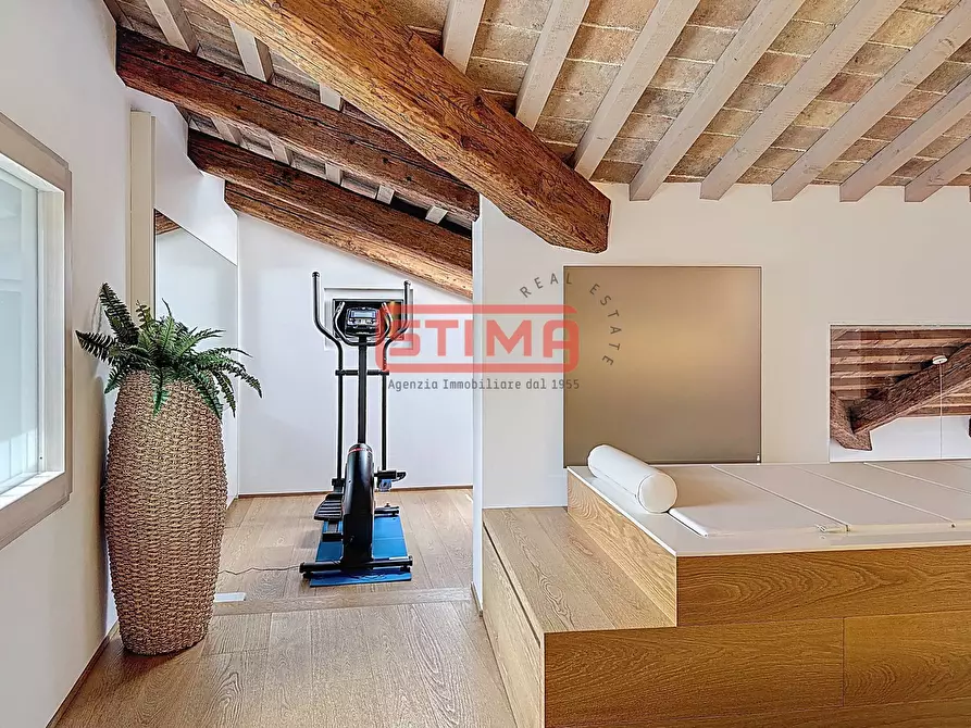 Immagine 38 di Palazzo in vendita  a Treviso