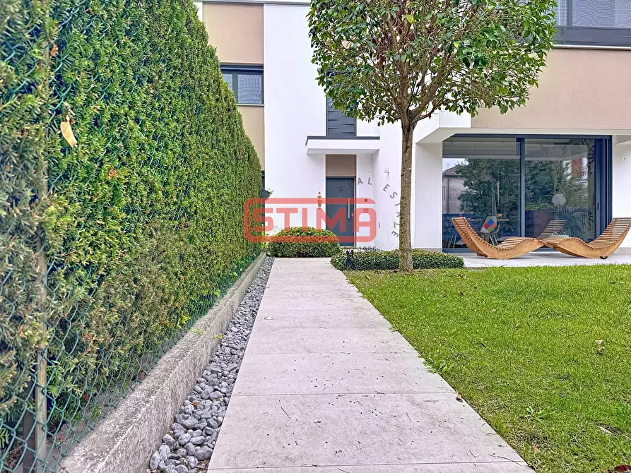 Immagine 3 di Villa in vendita  a Treviso
