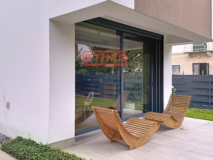 Immagine 1 di Villa in vendita  a Treviso