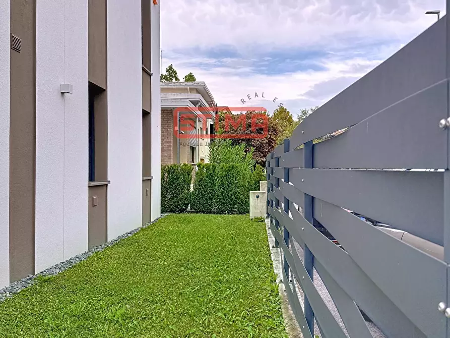 Immagine 10 di Villa in vendita  a Treviso