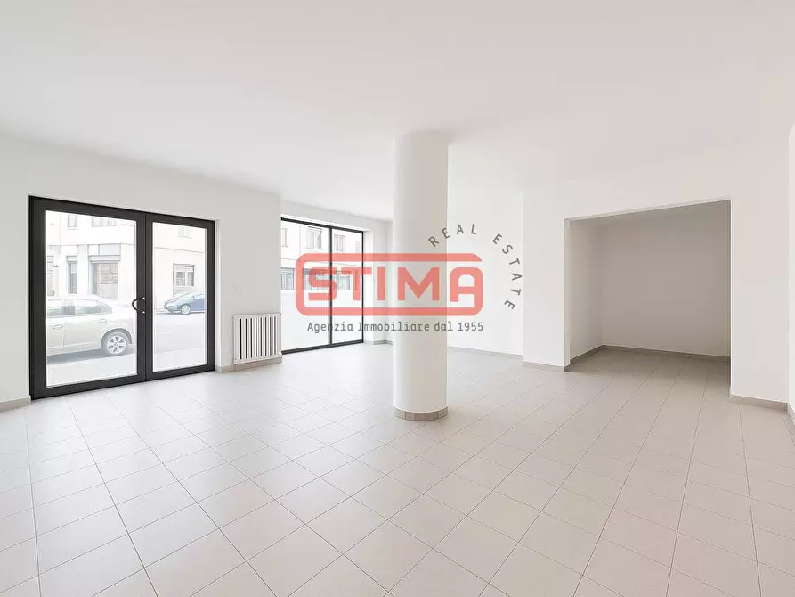 Immagine 1 di Negozio in affitto  in viale 4 novembre a Treviso