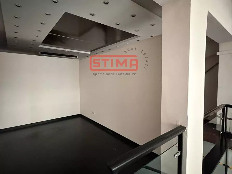 Immagine 4 di Negozio in affitto  in via collalto a Treviso