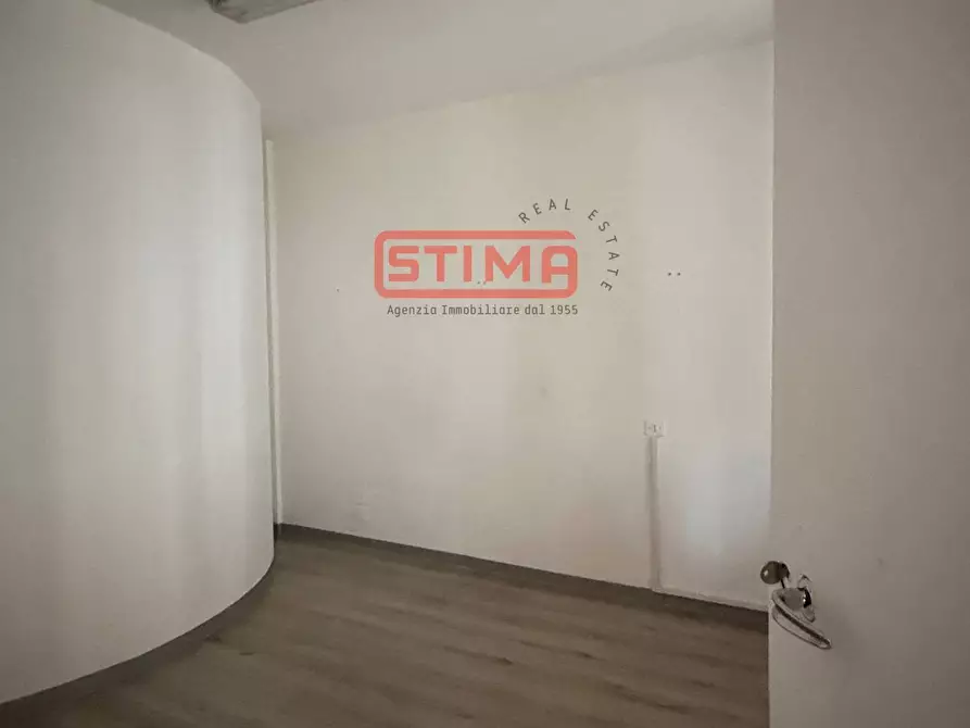 Immagine 6 di Negozio in affitto  in via collalto a Treviso