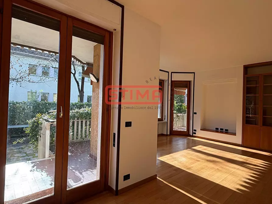 Immagine 13 di Appartamento in affitto  a Treviso