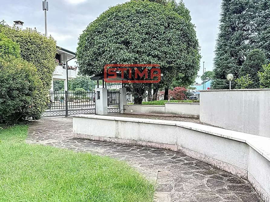 Immagine 2 di Villa in vendita  a Treviso