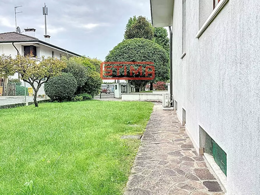 Immagine 5 di Villa in vendita  a Treviso