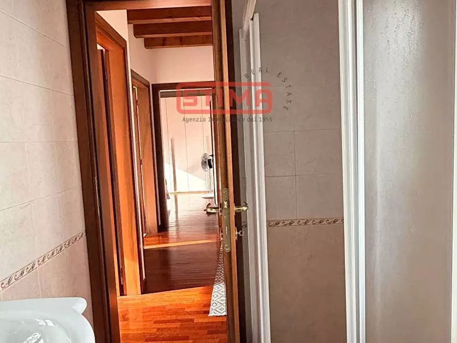 Immagine 45 di Villa in affitto  a Treviso