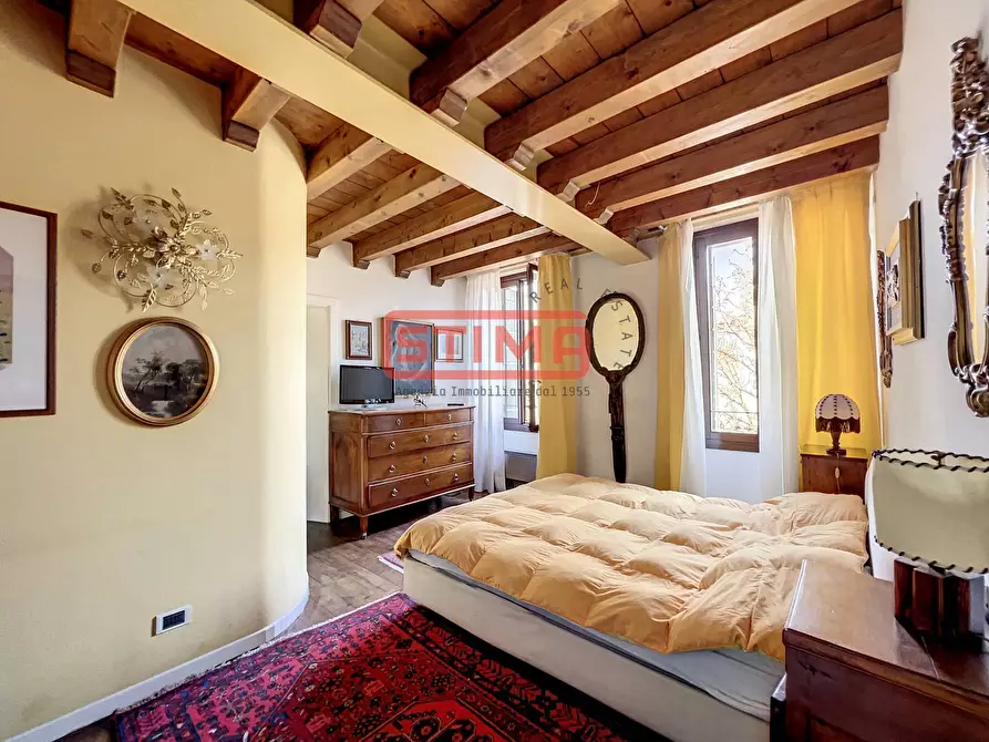 Immagine 1 di Palazzo in vendita  a Treviso