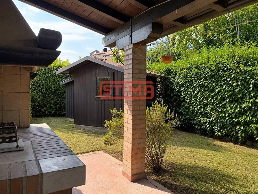 Immagine 4 di Villa in vendita  a Treviso