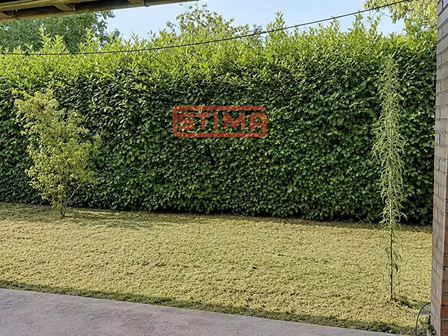 Immagine 3 di Villa in vendita  a Treviso
