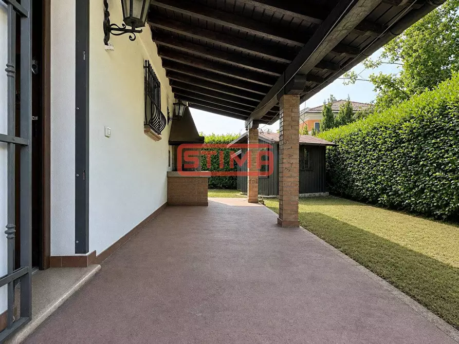Immagine 1 di Villa in vendita  a Treviso