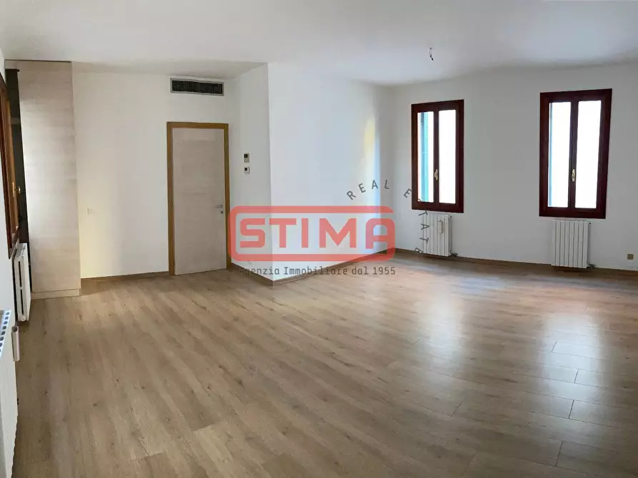 Immagine 9 di Ufficio in affitto  in corso del popolo a Treviso