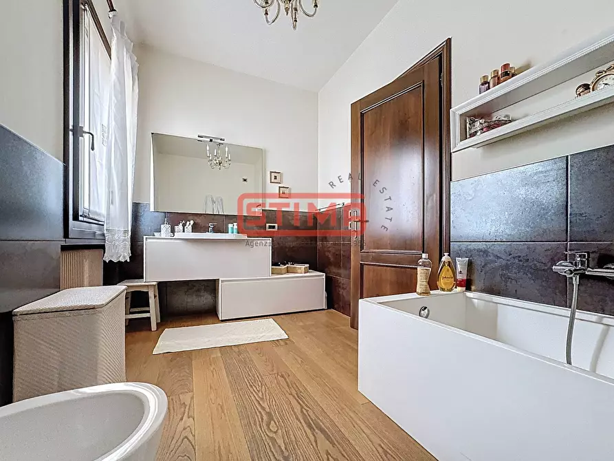 Immagine 23 di Rustico / casale in vendita  a Paese