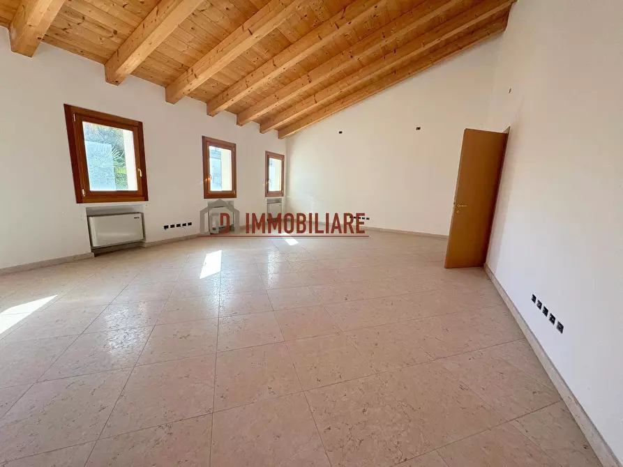 Immagine 3 di Attività commerciale in affitto  in VIA CASTELLANA 3 a Montebelluna