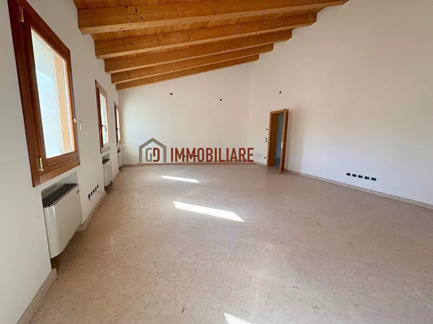 Immagine 4 di Attività commerciale in affitto  in VIA CASTELLANA 3 a Montebelluna