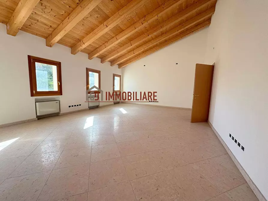 Immagine 5 di Attività commerciale in affitto  in VIA CASTELLANA 3 a Montebelluna