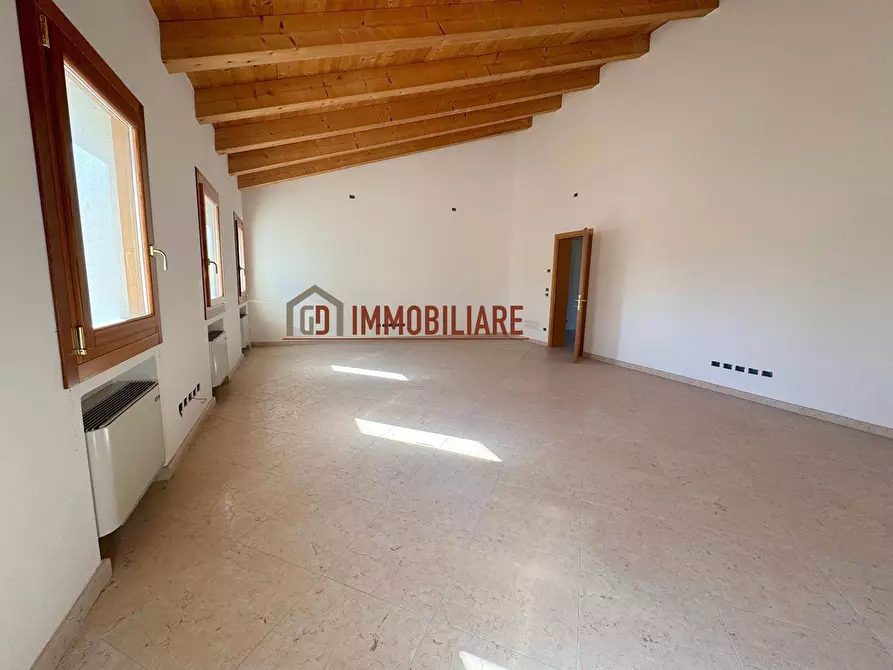 Immagine 12 di Attività commerciale in affitto  in VIA CASTELLANA 3 a Montebelluna