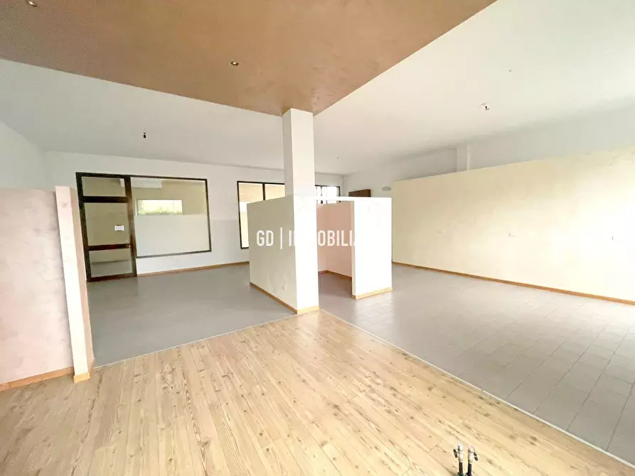 Immagine 3 di Attività commerciale in vendita  in Via Matteotti 29 a Cornuda