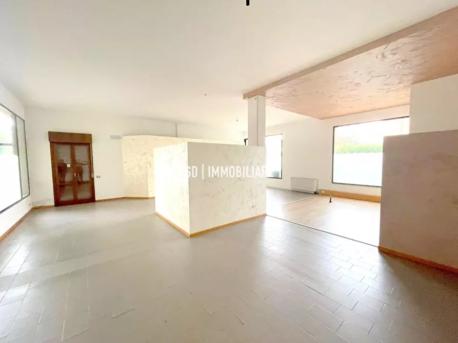 Immagine 9 di Attività commerciale in vendita  in Via Matteotti 29 a Cornuda