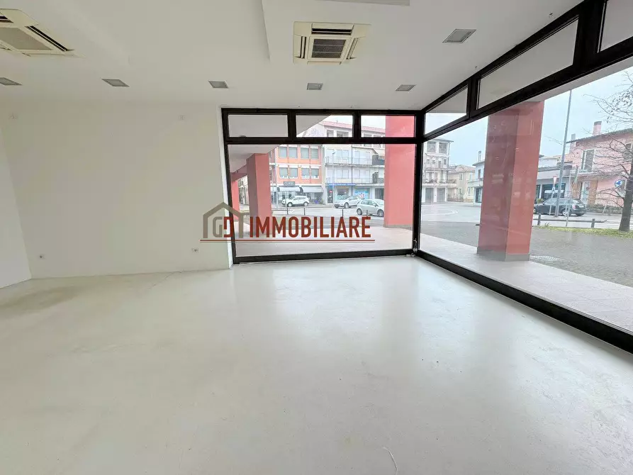 Immagine 9 di Attività commerciale in vendita  in Via manin 17 a Montebelluna