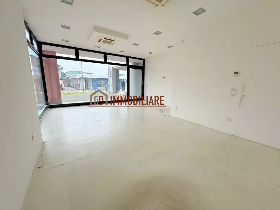 Immagine 18 di Attività commerciale in vendita  in Via manin 17 a Montebelluna