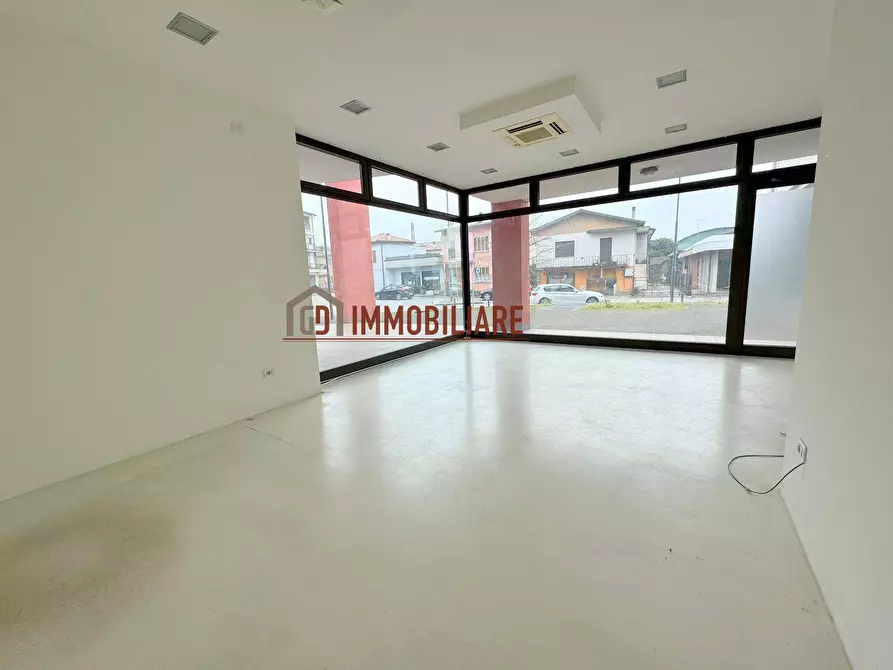 Immagine 19 di Attività commerciale in vendita  in Via manin 17 a Montebelluna