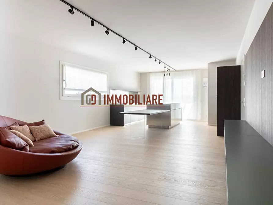 Immagine 3 di Attico in vendita  in Via Roma a Montebelluna